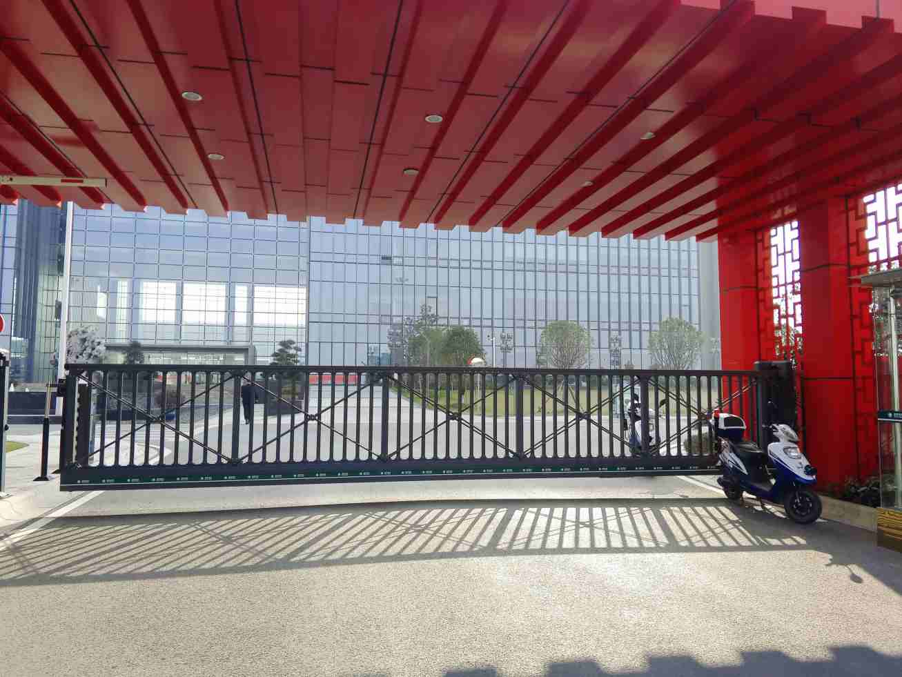 阿拉尔市悬浮门铝合金悬浮门
