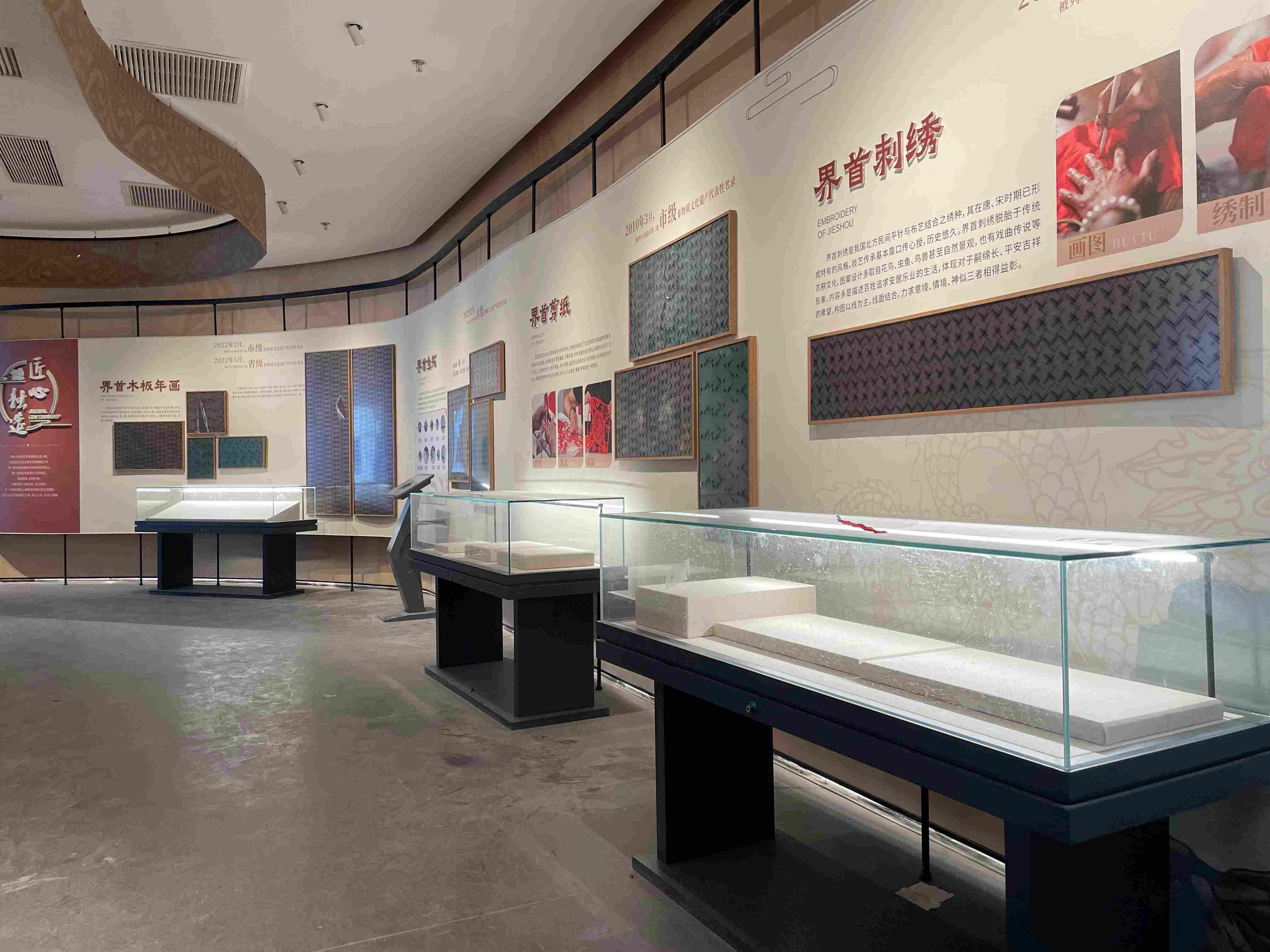 淮北市企业沉浸式展厅木质道具展示柜