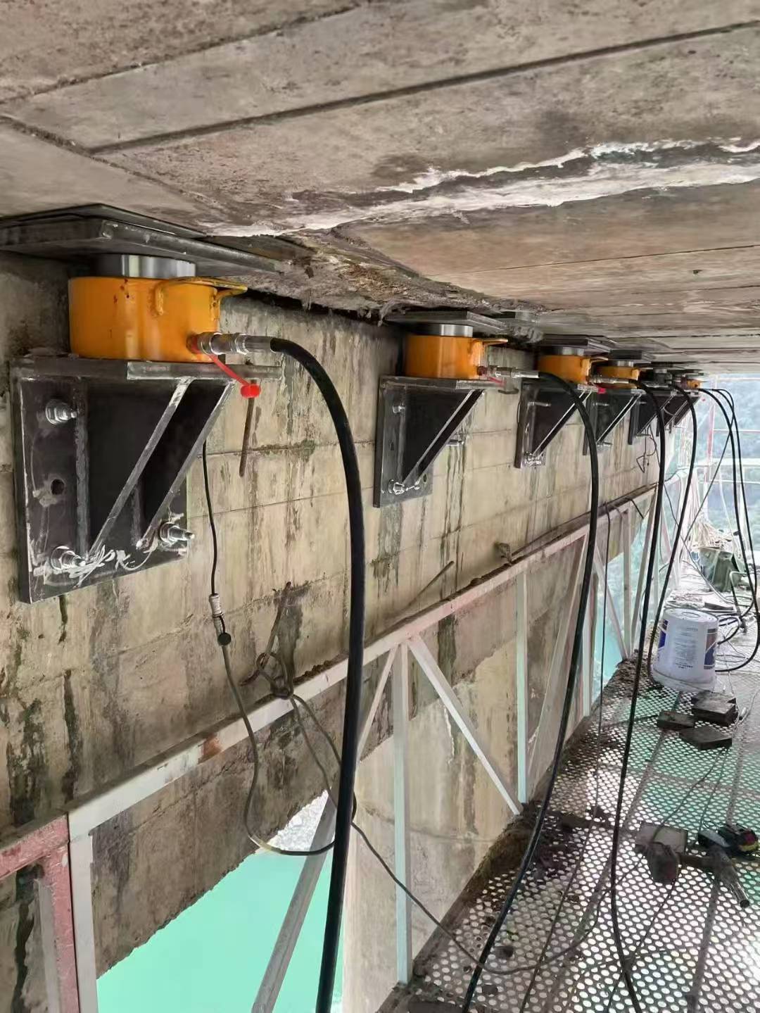 阿勒泰地区道路伸缩缝更换维修施工隧道防水施工 - 推荐